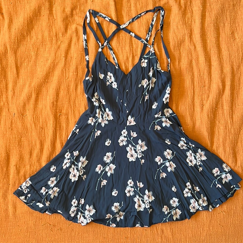Blue floral Scarlett Fit Flare dress by Kimchi Blue size 6